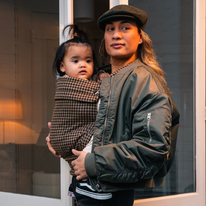 Babytrage - Hahnentrittbraun