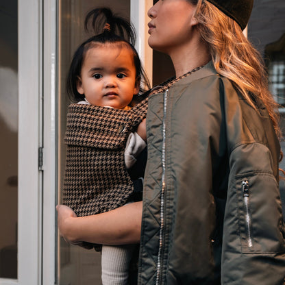 Babytrage - Hahnentrittbraun